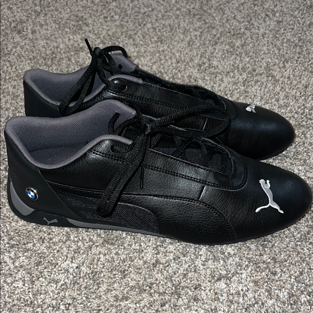 Puma Black and Gray Sneakers Sleek Low-Top Design